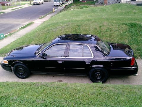 2004 Ford Crown Victoria photo