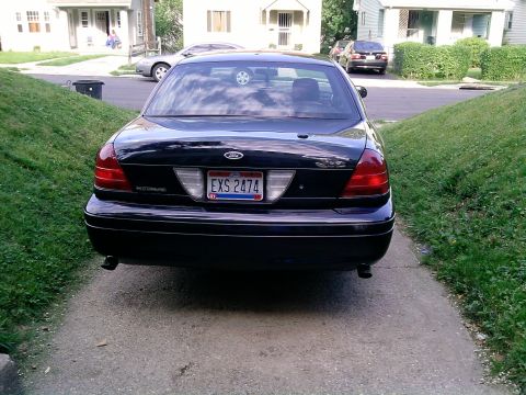 2004 Ford Crown Victoria photo