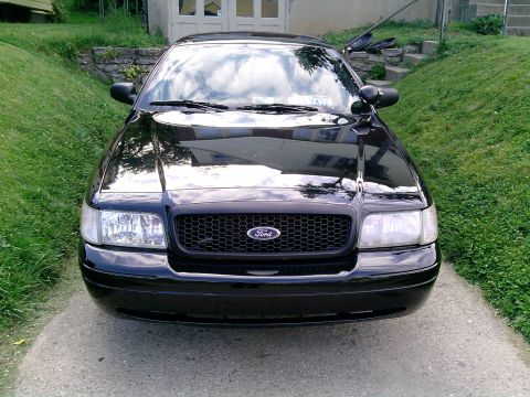 2004 Ford Crown Victoria photo