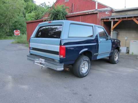 2001 Ford Crown Victoria - This two-tone blue Ford Bronco is seen from the rear, a chrome bumper and a visible license plate.