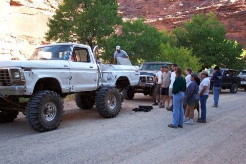 1990 Ford Bronco - Dave Young discovered he toasted a wheel bearing due to lack of gear oil, which in turn broke the 60 axleshaft