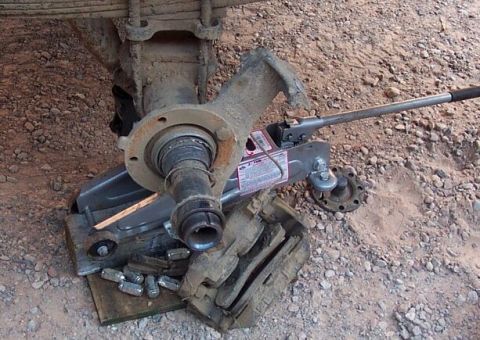 1990 Ford Bronco - The races were happy to weld themselves to the spindle, and you can make out the remnants of some bearing cages LOL