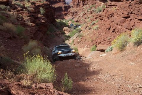 1990 Ford Bronco - Chris climbs out of Lockhart Canyon (note the other rigs snaking thru in the background)