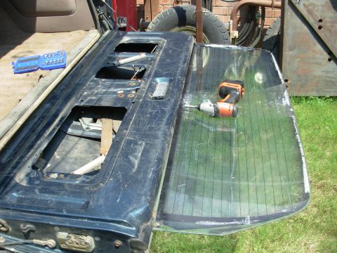1983 Ford Bronco - Most people are paranoid about breaking the glass (w/o defrost E0TZ9842006B, w/defrost F2TZ9842006A) if it's fully extended with the t/g do…