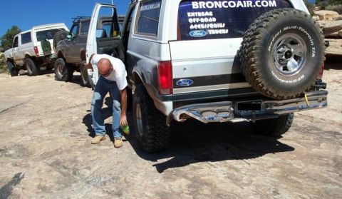 1990 Ford Bronco - Chris' rear bumper has seen better days