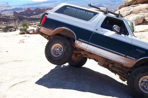 1990 Ford Bronco - Chris on the Golden Crack