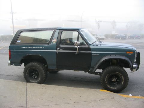 1986 Ford Bronco - at the bank machine before leaving .. nice fog...damn, I gotta do that shackle flip to raise the rear
