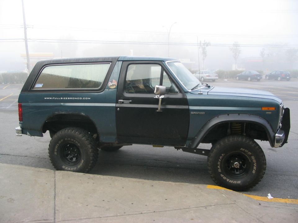 at the bank machine before leaving .. nice fog...damn, I gotta do that shackle flip to raise the rear