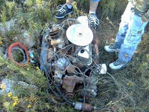 1982 Ford Bronco - i found this engine on the trail where i wheel