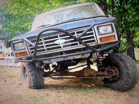 1986 Ford Bronco - This 1986 Ford Bronco features a custom bull bar and lifted suspension, ready for off-road adventures.