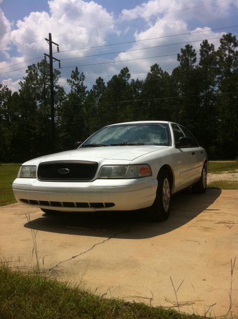 2003 Ford Crown Victoria photo