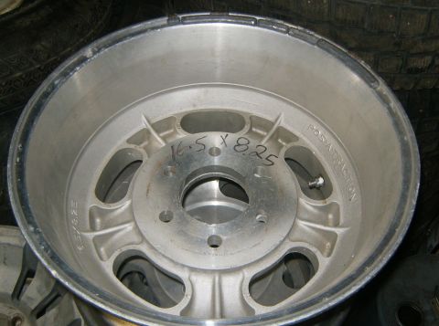 2000 Ford E350 - Close-up of a single aluminum wheel, showing dimensions and branding.