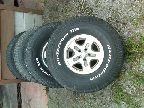 1988 Ford Bronco - 33x12.5 AT's i picked up for the bronc. currently on crap ranger rims