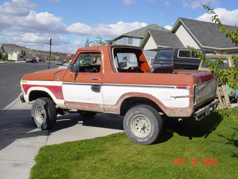 1989 Ford Bronco - We had to pull the top from Kris' bronco so we could go get some steel