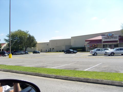 2007 Ford Mustang - A view of a parking lot in front of a Tumbleweed restaurant, with several vehicles present.