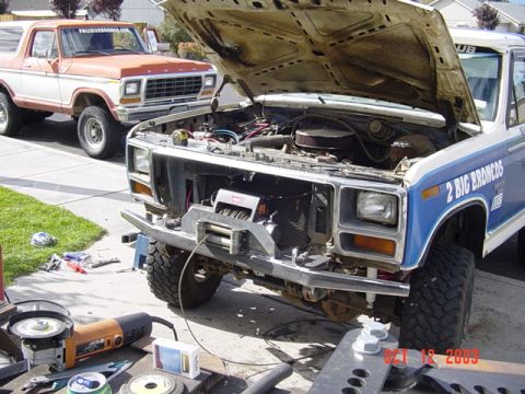 1989 Ford Bronco - Bolted the winch and fairlead on...