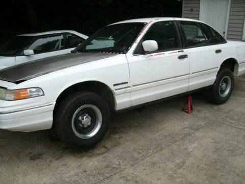 1994 Ford Crown Victoria photo