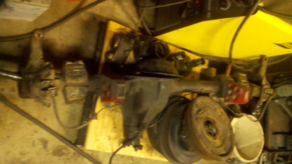 Front axle assembly with brake drum
