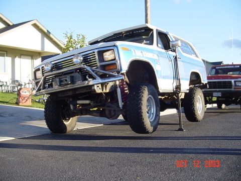 1989 Ford Bronco - Again with the slider test....about a month or so till we can hook up again for the fender tubes