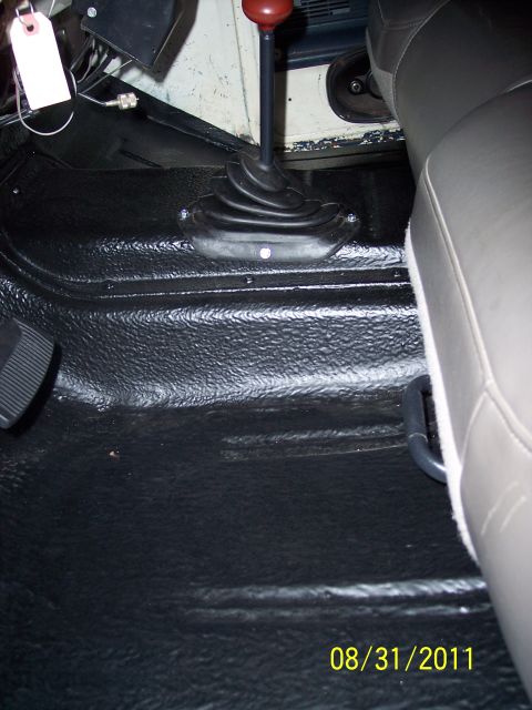 1973 Ford F-250 - The interior floor and gear shifter are visible, with a date stamp indicating August 31, 2011.