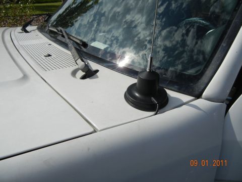 1996 Ford Bronco - CB radio antenna on a vehicle's hood, with a watermark showing 09.01.2011.