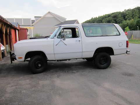 1987 Dodge 1500 - This 1987 Dodge Ramcharger is seen from the side in a paved lot.