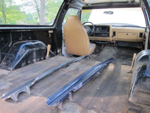 1987 Dodge 1500 - The interior of a 1987 Dodge 1500 pickup truck shows a disassembled state with the dashboard and front seats visible.