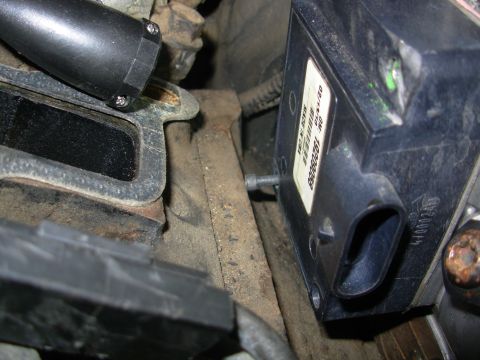 1997 Chevrolet Silverado 3500 - The bottom screws can't come out with the PMD in-place, so do them first. If you can't get them, there's no need to remove the top screws.…