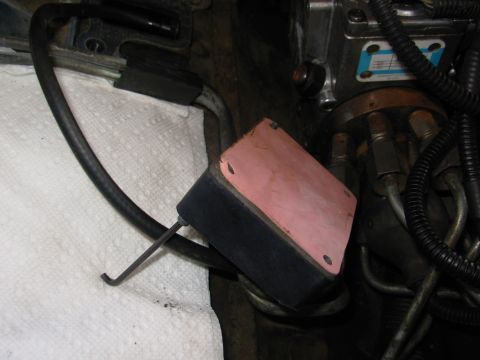 1997 Chevrolet Silverado 3500 - Some PMDs have thermal grease, but mine has this reusable silicone pad. The paper towel keeps screws & tools from falling into the head's i…