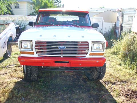 1979 Ford Bronco - Front view of a 1978 Ford Bronco with a red bumper and white grille.