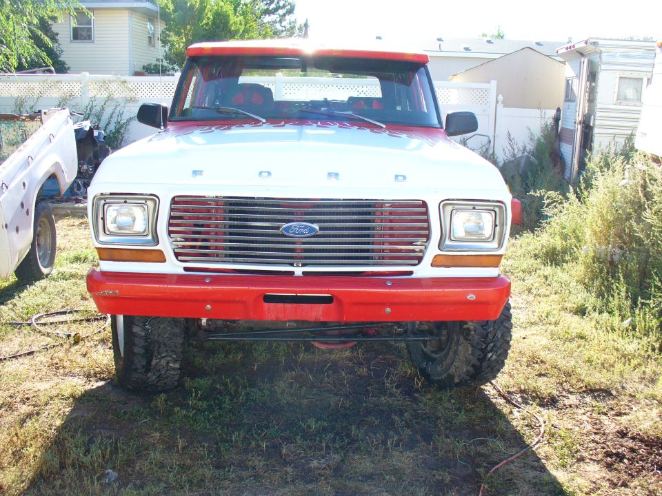 1978 Ford Bronco front grille and bumper