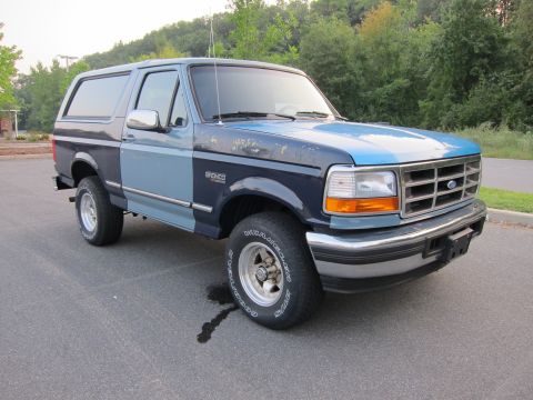2001 Ford Crown Victoria - This Ford Bronco has a two-tone paint job and is parked on an asphalt surface.
