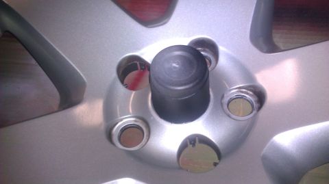 2006 Dodge Charger - I wanted to keep the faux center cap silver. I have two kids, so, I could't find my painters tape. I cut the lip of a small rubbermaid cont…