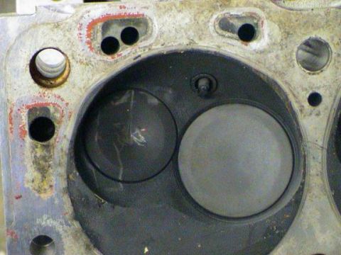 1979 Ford Bronco - You have to look close but You can see the intake is farther in (away from cylinder wall