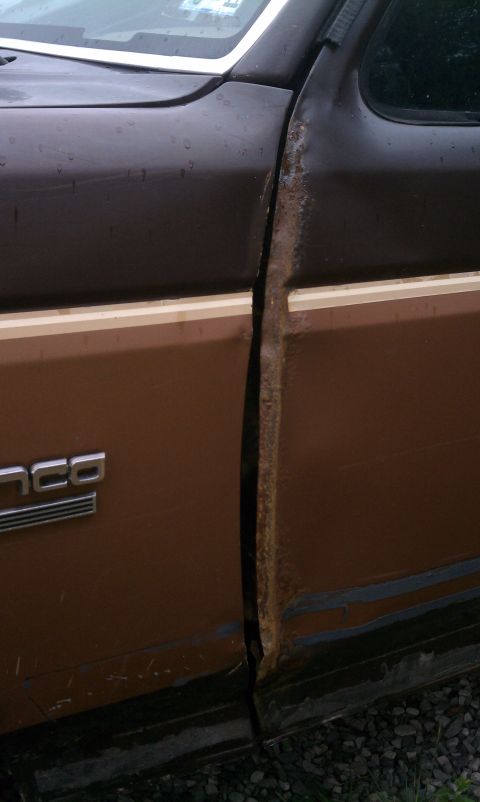 1990 Ford Bronco - Original drivers side door has crimp and rust.