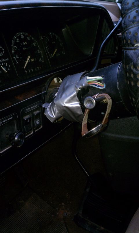 1990 Ford Bronco - Duct tape on the column, needs rewired.