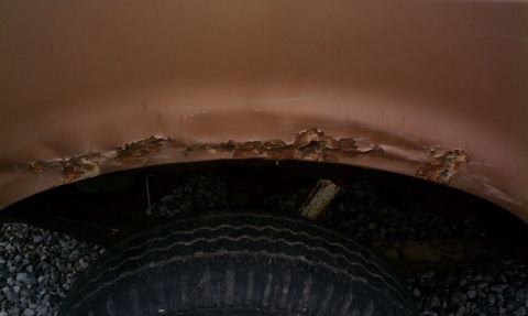 1990 Ford Bronco - Rear drivers side rust, common to Fords of this model year.