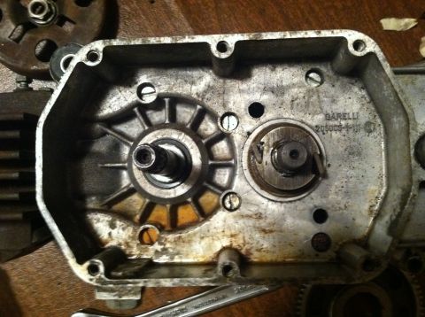 1981 Garelli Rally Sport - Close-up of a Barelli engine casing, revealing internal gears and a central shaft.