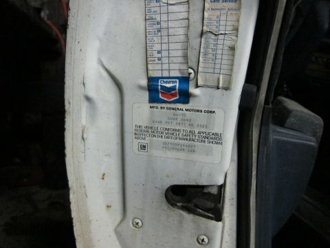 1991 Ford LTD Crown Victoria - General Motors door-jamb certification data plate listing GVWR, build date and federal safety conformance, plus a service sticker.