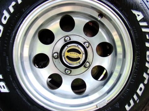 1995 Ford F-150 - Close-up of a wheel a Warn locking hub, indicating its operational modes.