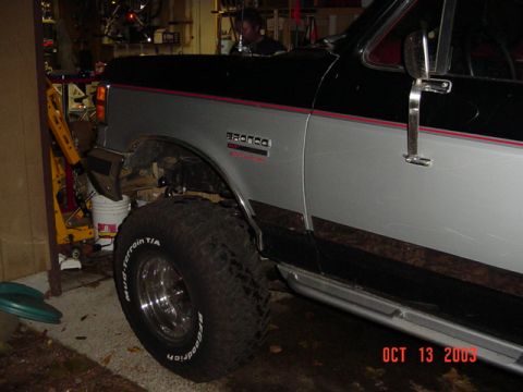 1989 Ford Bronco - Sits higher with no engine