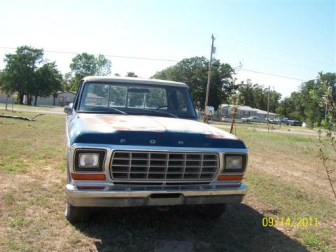 1979 Ford F-150 - This 1979 Ford F-150 pickup truck is seen from the front, showing its grille and headlights.