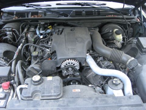2003 Ford Crown Victoria - The engine bay of a 2003 Ford Crown Victoria displays its V8 engine and associated components.