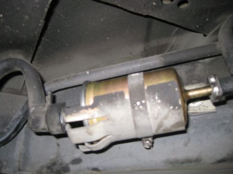 2003 Ford Crown Victoria - Underside view of a vehicle's fuel filter and associated plumbing.