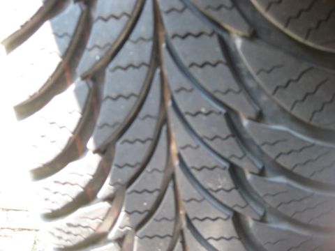 2003 Ford Crown Victoria - The image shows a close-up view of a tire's tread pattern, with the Supermotors.net logo visible at the bottom right.