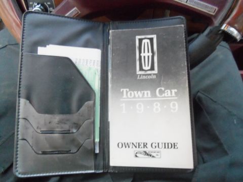 2000 Mercury Grand Marquis - The owner's guide for a 1989 Lincoln Town Car is shown in a black folio.