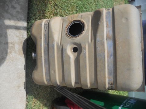 1991 Ford Bronco - Fuel tank with Supermotors.net logo visible on the bottom right.