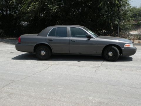 2003 Ford Crown Victoria photo