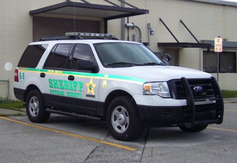 2006 Ford F-150 - A Putnam County Sheriff's K-9 unit SUV is parked in front of a building.