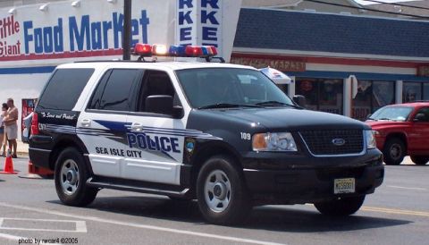 2006 Ford F-150 - Sea Isle City police SUV parked near a food market, with a red SUV visible behind it.